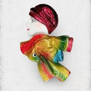 117. Red Sweater Scarf Ladyface Brooch